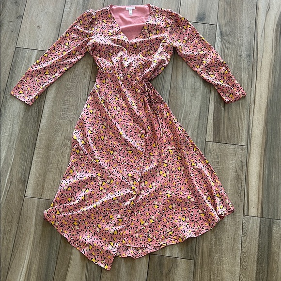 Leith Dresses & Skirts - Pink Leopard Print Wrap Dress